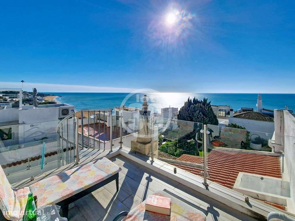 Casa histórica renovada e com fantástica vista mar na zona mais ant...-23