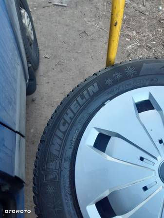 Koła zimowe Audi Q2 81A 205/60R16 6Jx16H2 ET 43 81A601147 5Q0601027AM/AN T-Roc Karoq DOT 3016 - 2