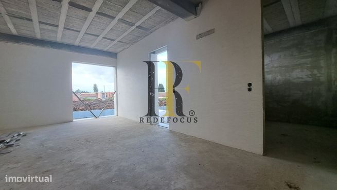 Moradia nova com piscina em Santa Maria de Lamas-7