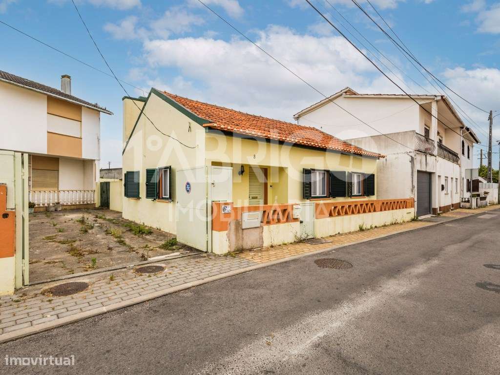 Moradia T3 Central, Oportunidade de Reabilitação (Para venda ao abr...-22