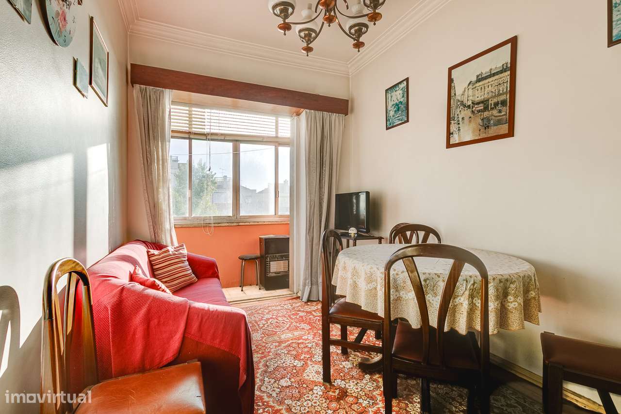 Apartamento T2 com Varandas em Todas as Divisões – Amadora Este - Grande imagem: 2/28