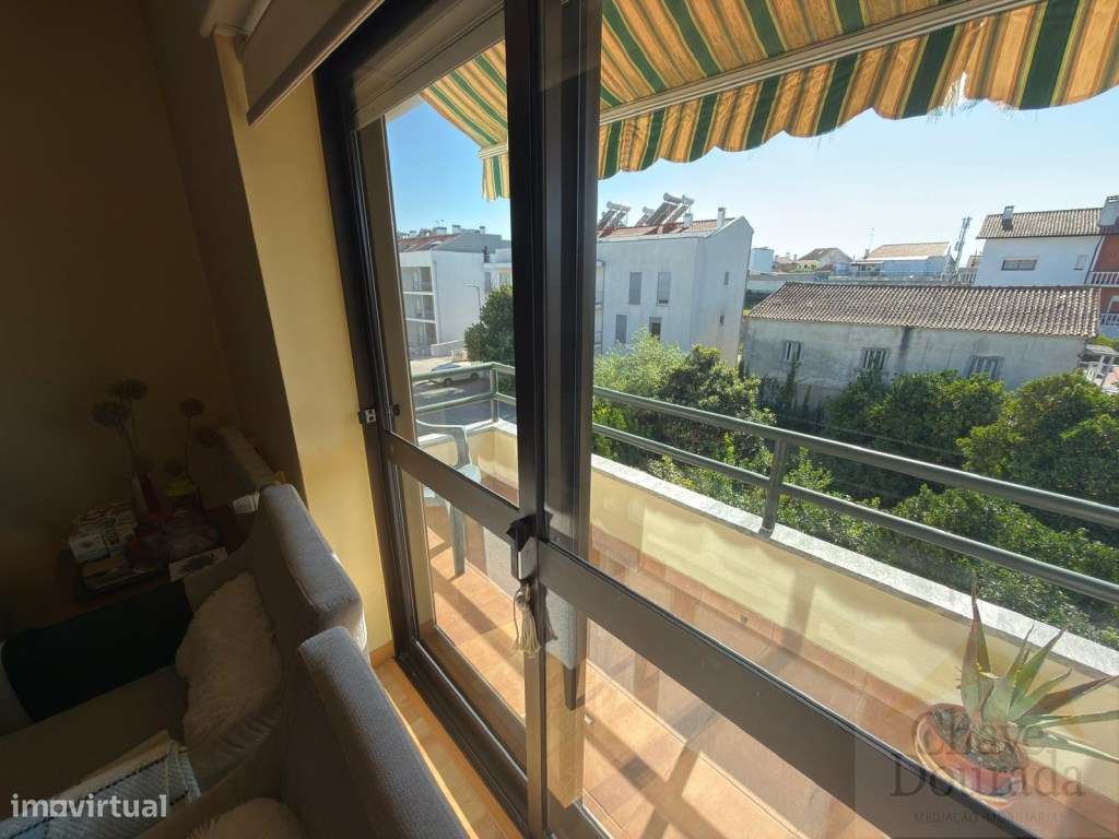 Apartamento T3+3 com garagem e sótão - São Martinho do Bispo-0