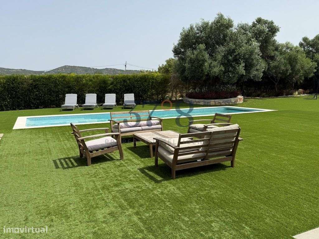 Uma vivenda de 4 quartos com piscina, num terreno de 2 hectares a 10 m-47