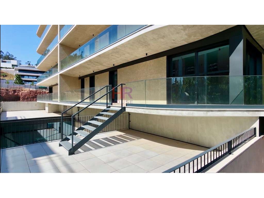 Vende-se Fantástico T2 com terraço privativo-45