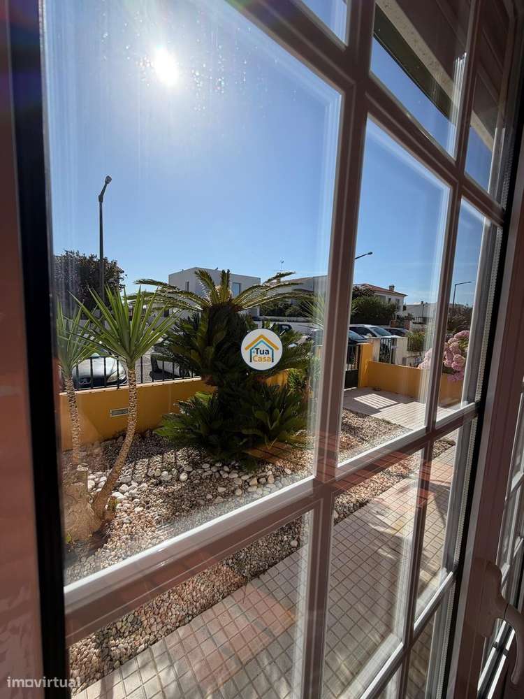 Moradia T4 no centro de Cantanhede com dois pisos e terraço.-10