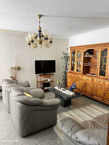 Apartamento T2 + Garagem em S. João da Madeira (108,5 + 11 m2) - Grande imagem: 2/12