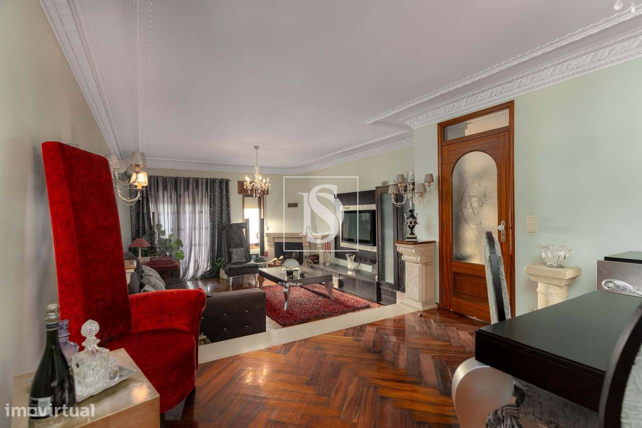 Moradia T6, RENOVADA, junto ao Centro da Cidade - Grande imagem: 5/34