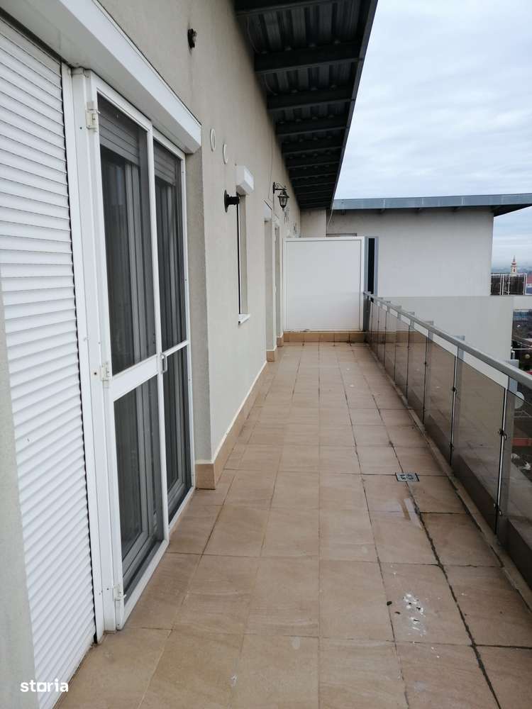 Apartament cu 2 camere si terasa generoasa -Penthouse  în Micalaca - Imagine principală: 5/14