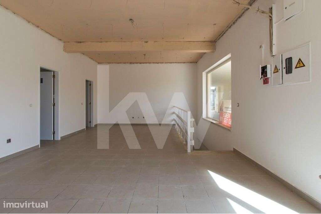 Loja para comercio e serviços no centro de Mafra, com 2 pisos e 2 Wc`s - Grande imagem: 3/26