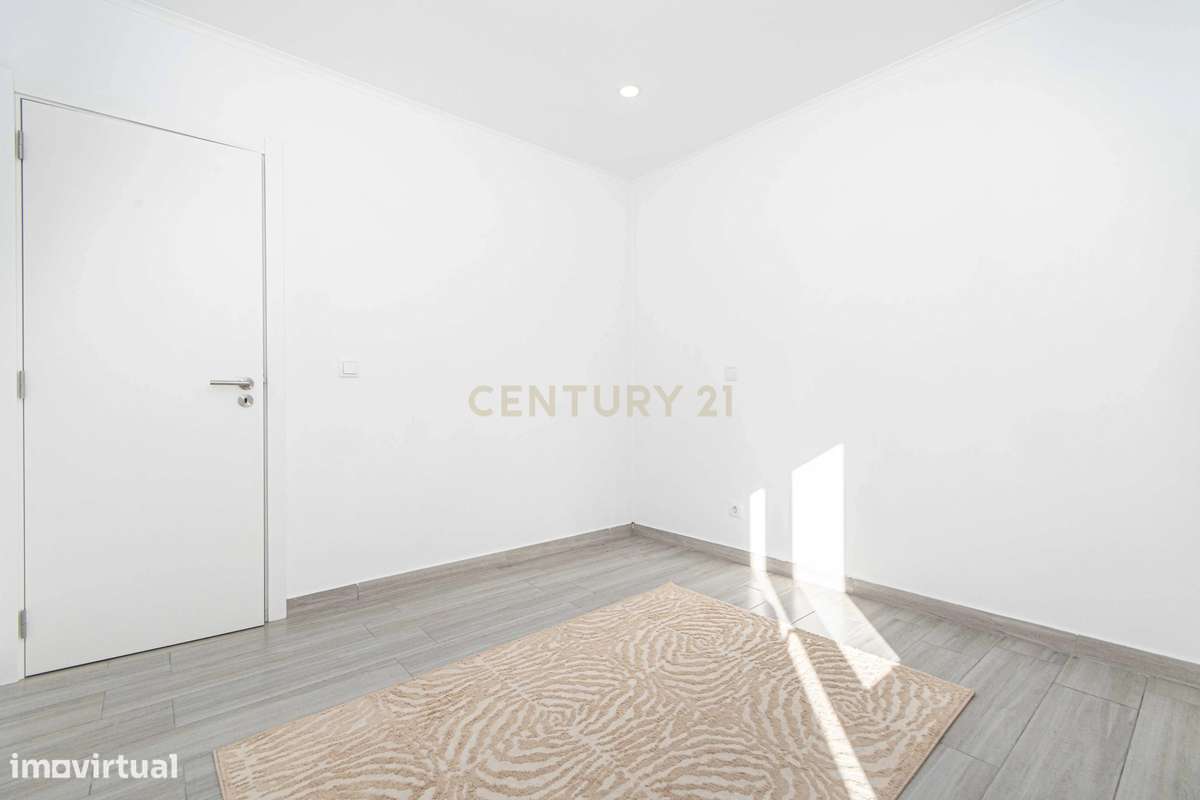 Moradia em Banda nova totalmente mobiliada – Quinta do Conde-16