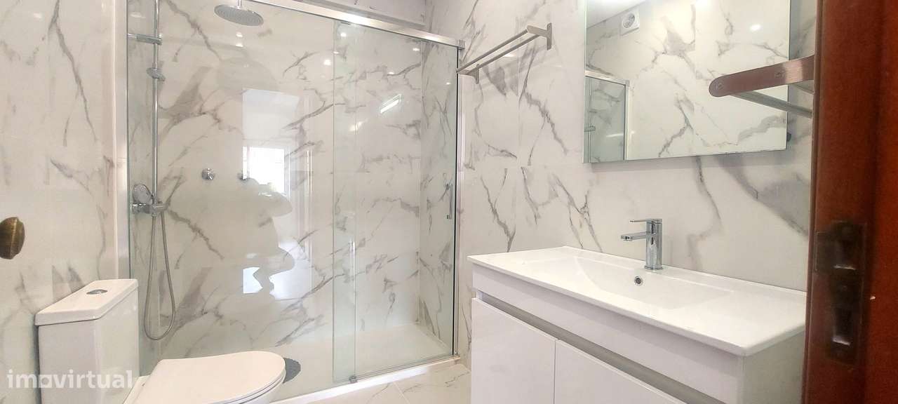 VALE FLORES - T3 REMODELADO COM SUITE NUM R/C-15