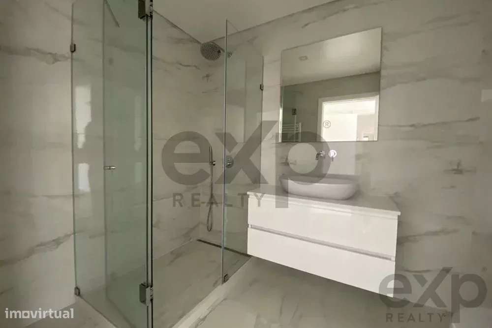 T2 com dois terraços com 48 m² e 10 m², lavandaria, CE: A+, a apenas 9 - Grande imagem: 4/18