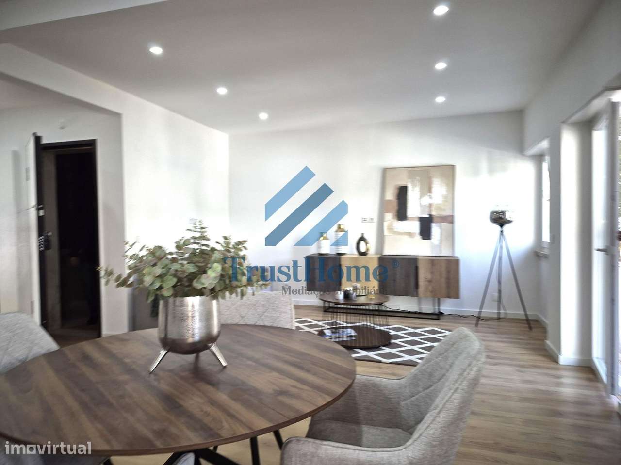 T3 Totalmente Remodelado c/ varanda em Benfica-9