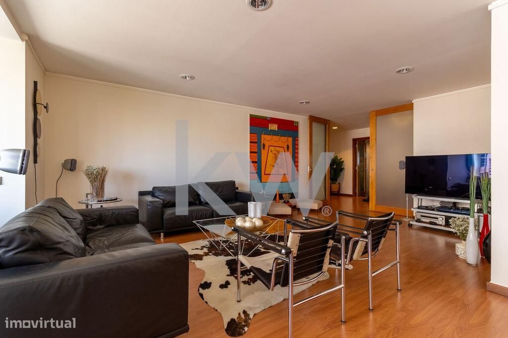 Apartamento T5 convertido em T4, mobilado, com 168 m2 de área bruta na - Grande imagem: 1/34