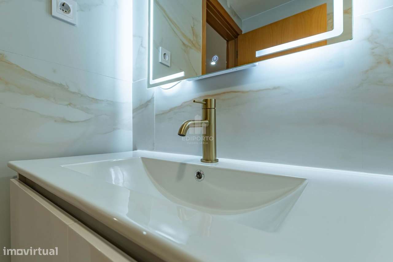 T3 Renovado | 2 Frentes | Varanda | Garagem e Arrumos – Porto junto à-9