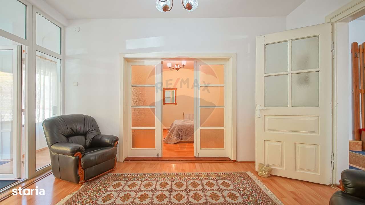 Vilă cu farmec istoric în Bușteni, pensiune sau locuință de vacanță! - Imagine principală: 3/20