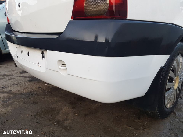 Spoiler / Bara Spate Dacia Logan 1 cu DEFECT 2004 - 2012 - 2