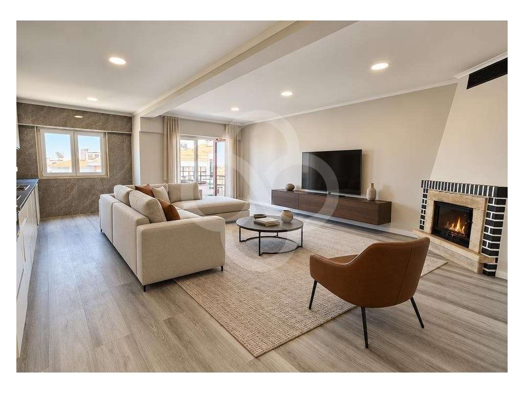 Totalmente remodelado, apartamento T4 com varanda no centro da Amor...-0