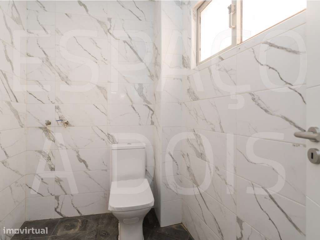 Armazém Amplo; com 2 Pisos! Boa Localização, próximo do Centro da A...-11