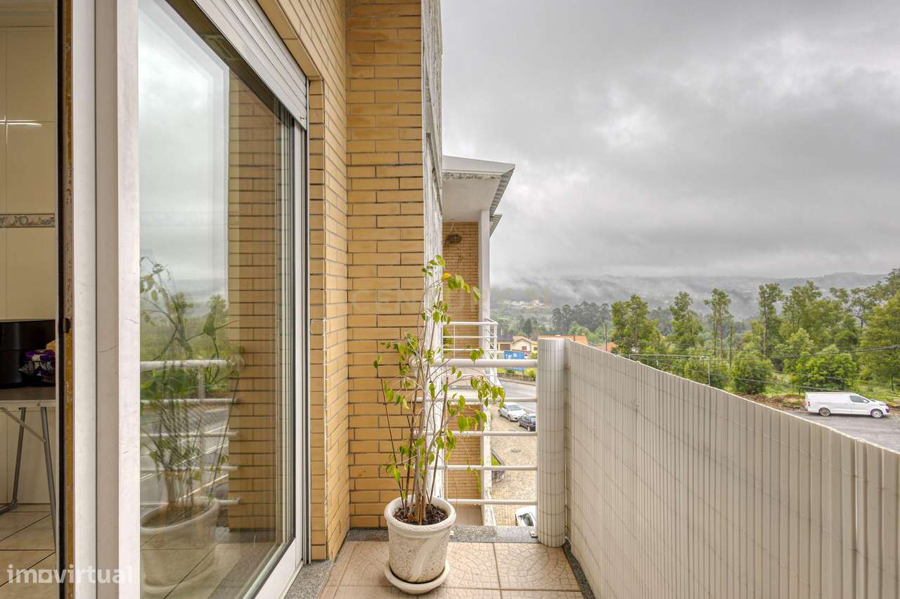 T3 com 3 varandas e Box fechada em Paredes-6