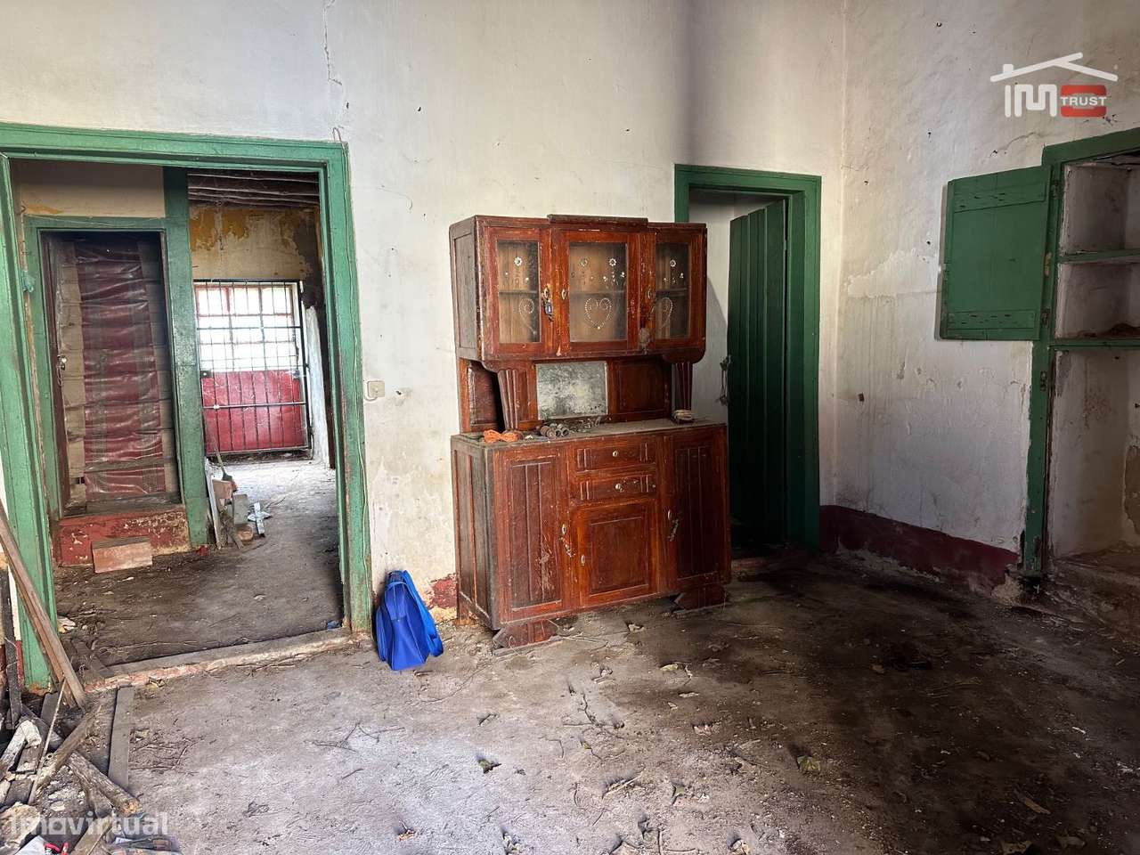 Fantástico Investimento - Moradia com Quintal - Sarilhos Grandes-7