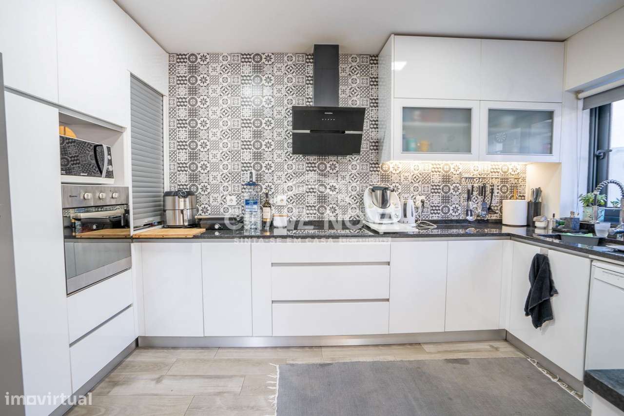 Moradia Geminada T4+1 Renovada em Canidelo - Grande imagem: 4/23