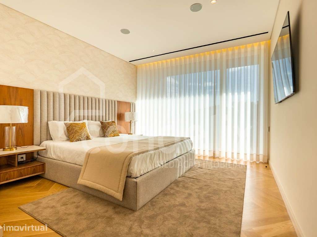Moradia T5+1 nova com piscina em condomínio fechado de luxo no Estoril-32