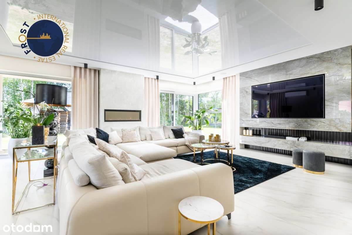 Luksusowa nowoczesna willa  z wewnętrznym basenem-0