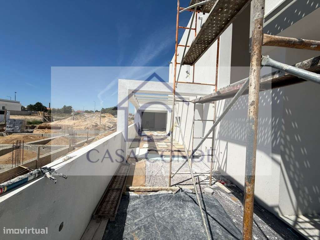 Moradia T4 Isolada Duplex em Azeitão com Piscina e Excelentes Acaba...-25