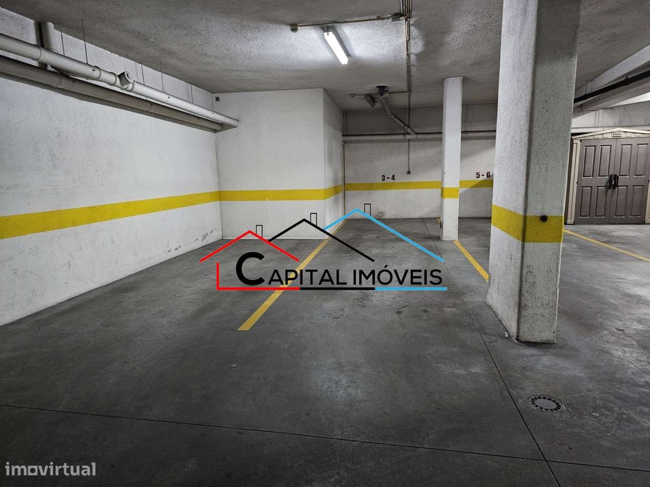 T3 com 4 Parqueamentos e Vista Desafogada-24