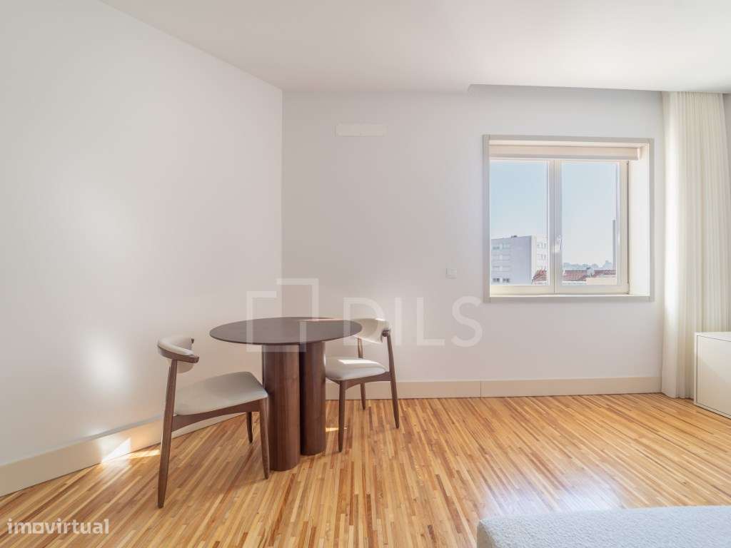 Apartamento T0+1 com arrecadação, na Baixa do Porto-5
