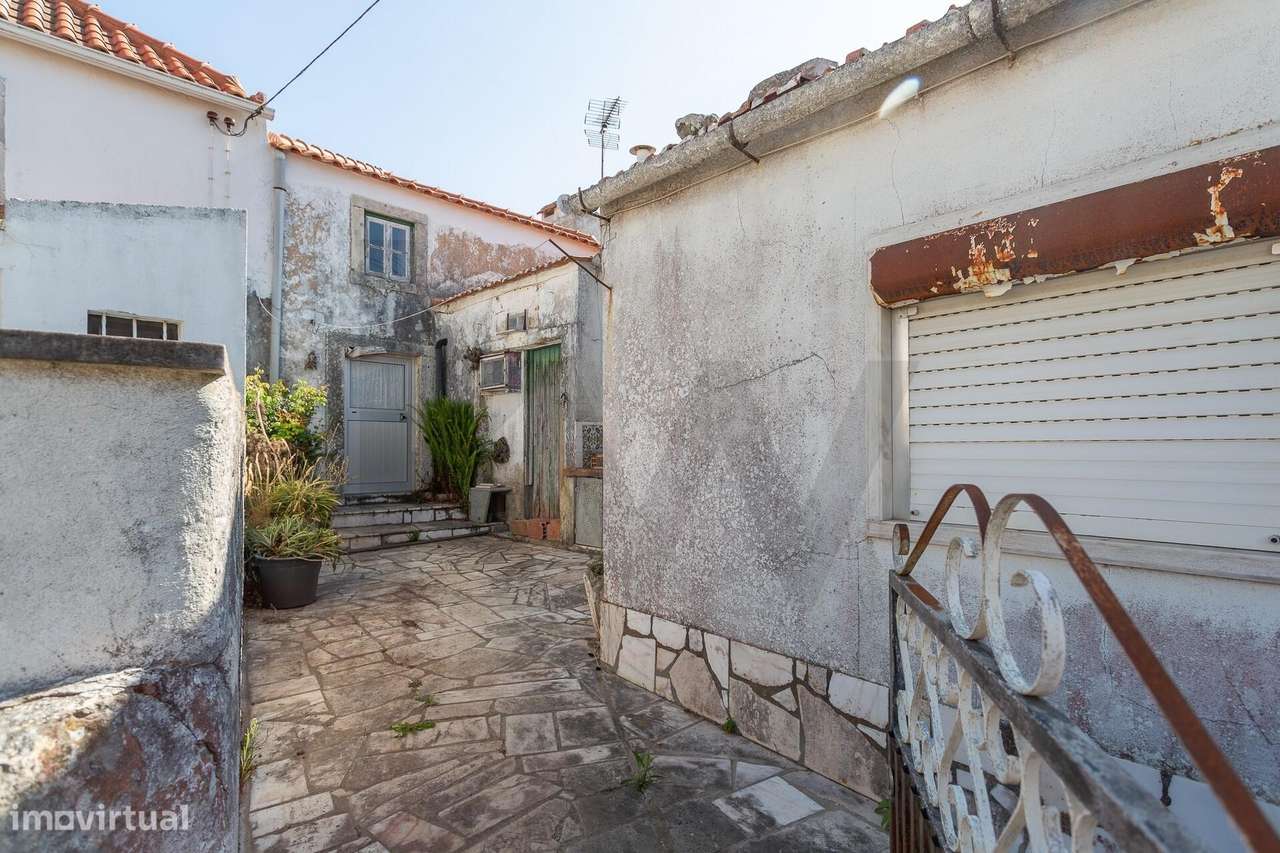 Oportunidade Única em Alvarinhos – Moradia para Recuperação Total com - Grande imagem: 4/42