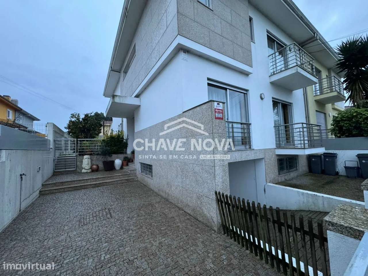 Moradia V3+1 em Nogueira, cidade da Maia-0