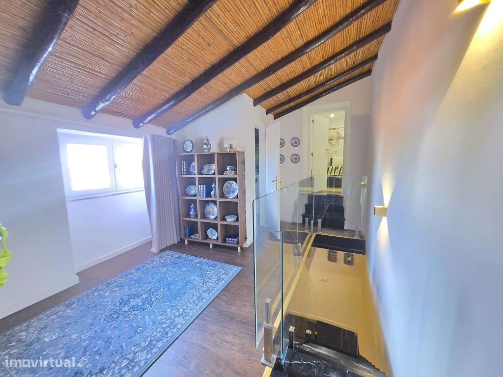 Moradia T5 Moderna com Piscina Aquecida e Garagem para 4 Carros-21