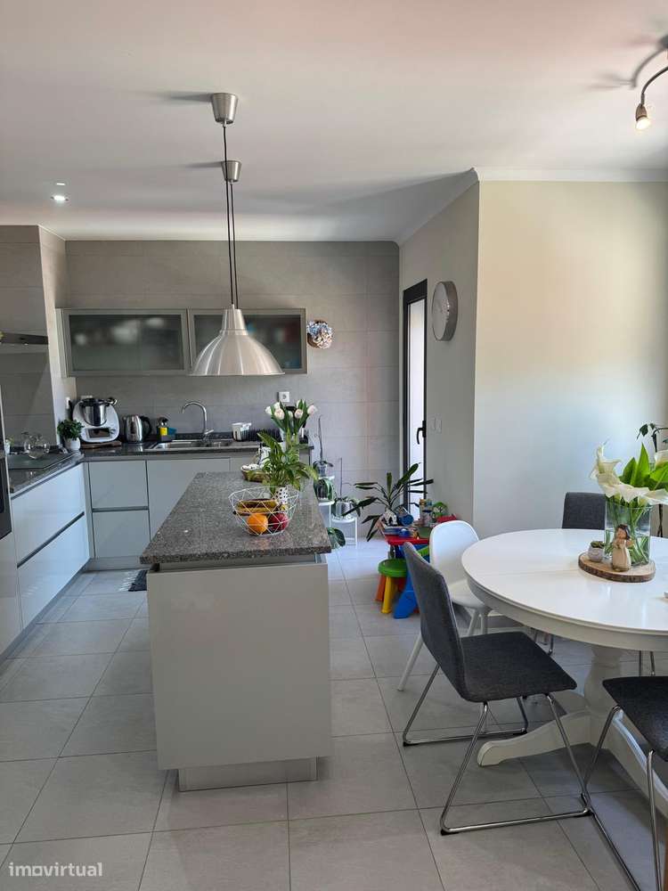 Apartamento T3 com 3 casas de banho e garagem-38