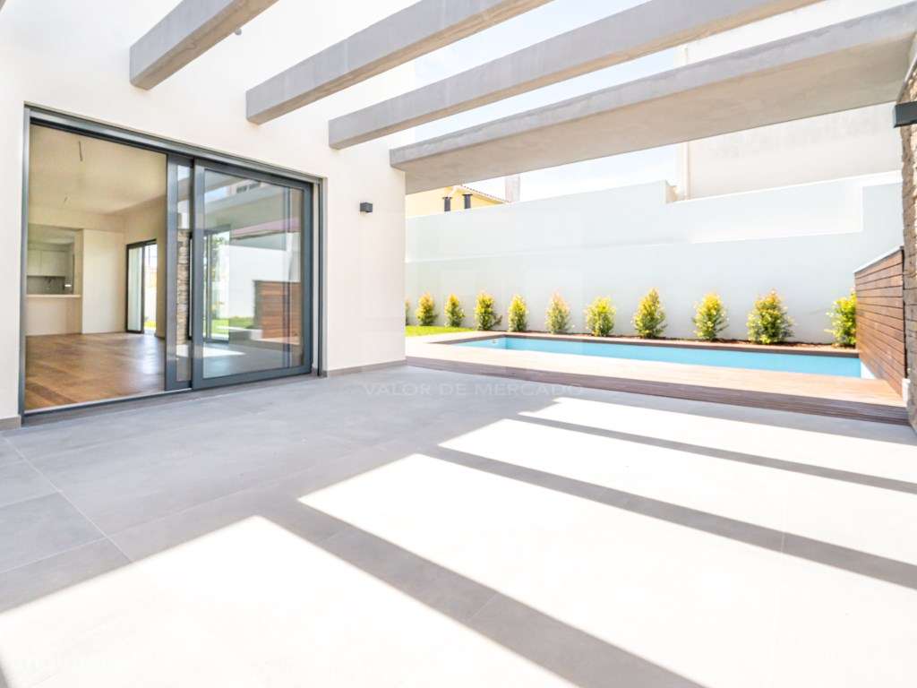 Moradia T4 unifamiliar, moderna, com piscina e estacionamento, Bice... - Grande imagem: 4/37