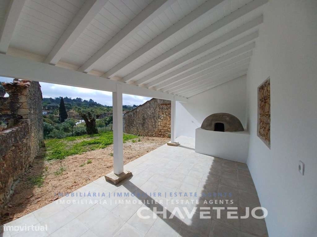 Moradia térrea e anexo com quintal em aldeia perto de bons acessos. - Grande imagem: 3/40