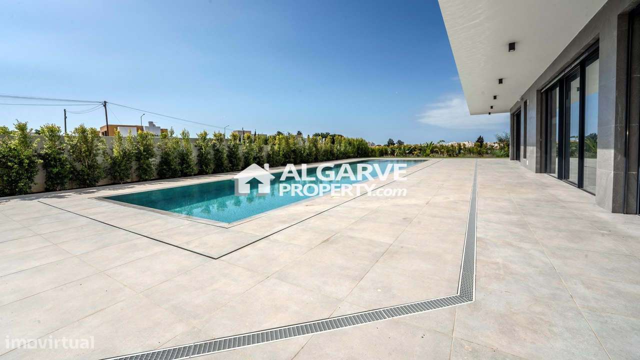 Fantástica Moradia V4 Chave na Mão perto da Praia na Galé, Algarve - Grande imagem: 5/60