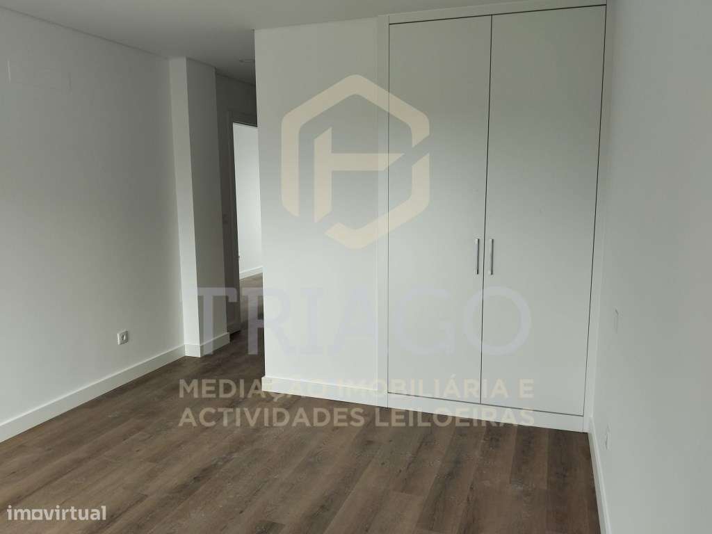 Fantástico Apartamento T2 com Varanda-10