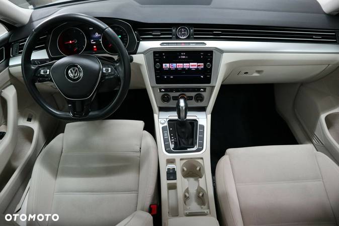 Volkswagen Passat 2.0 TDI BMT Comfortline DSG - 9