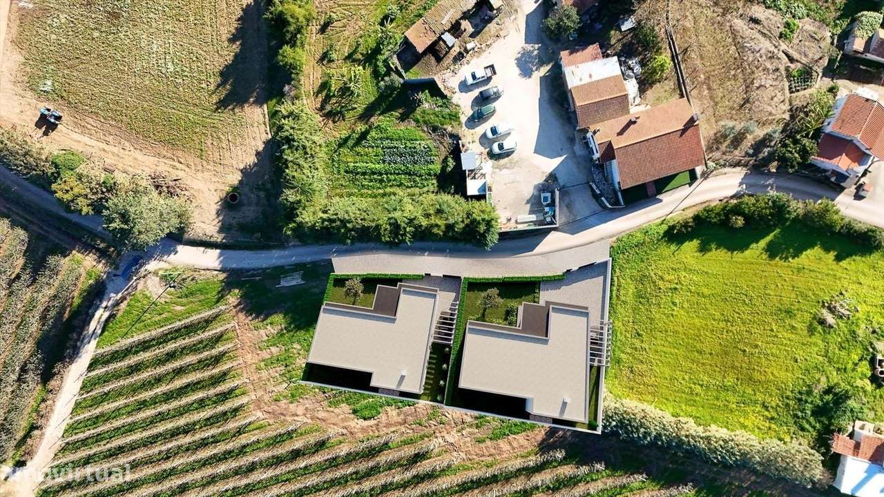 Moradia térrea com 3 quartos,    vista de Campo e piscina -  Cela ,-24