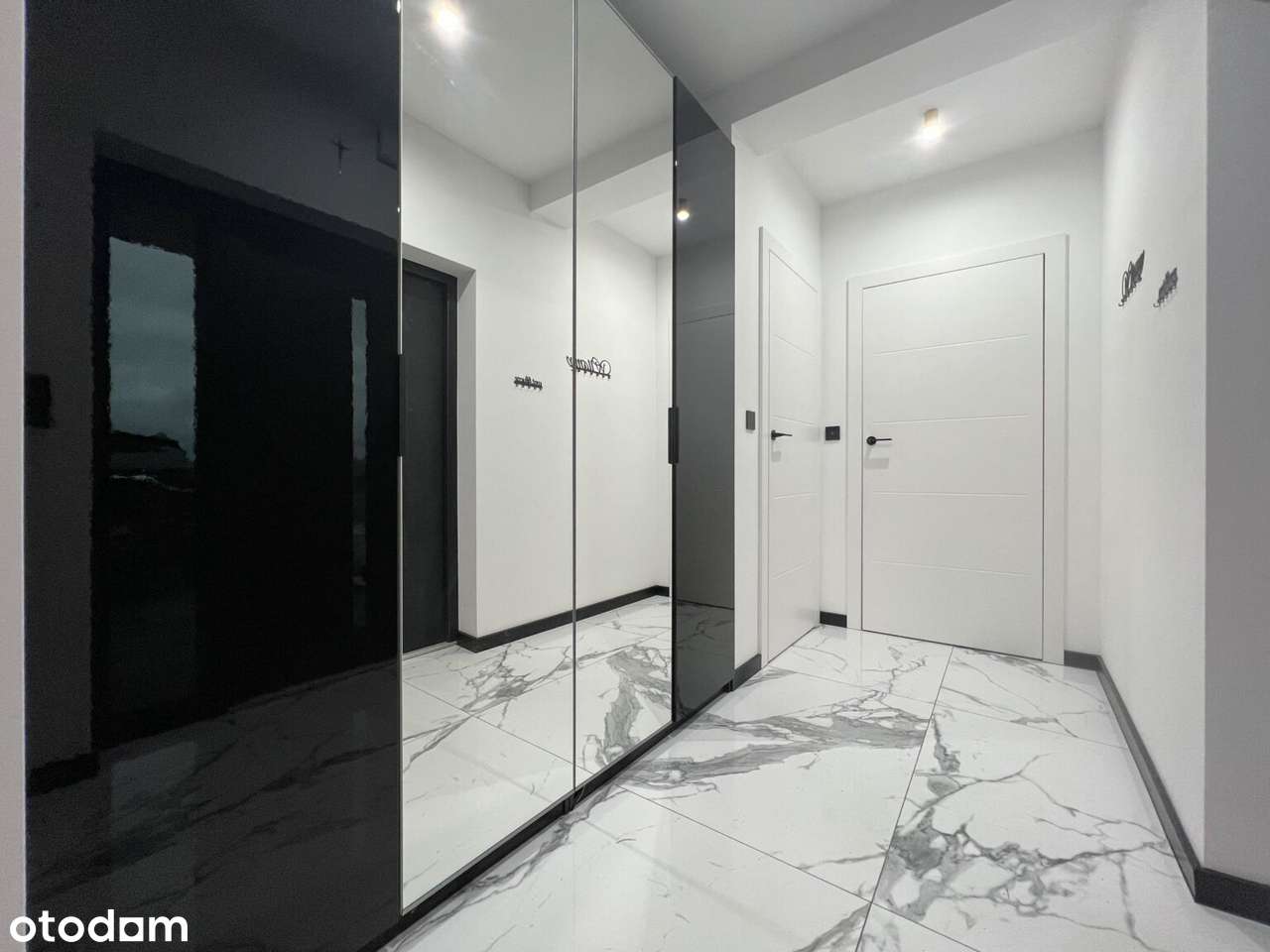 Elegancki dom parterowy z garażem w bryle budynku oraz dużą działką !-19