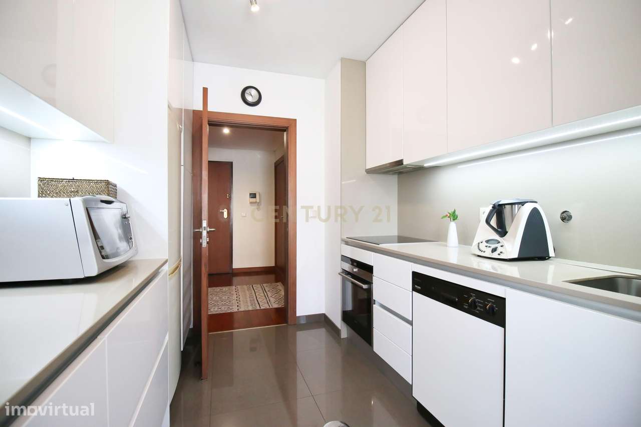 Elegância e Exclusividade no Bairro das Artes T3 Remodelado | Rua Migu-11