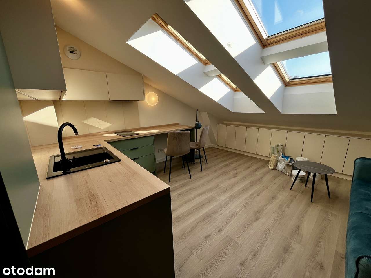 Kawalerka w odrestaurowanej kamienicy z windą – Centrum Poznania - Pełny obrazek: 1/18