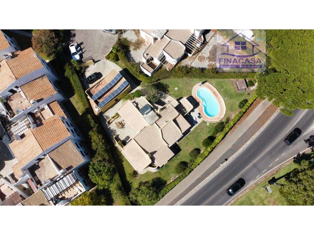 Moradia V3 toda térrea isolada com piscina,jardim e garagem - Vilam...-50