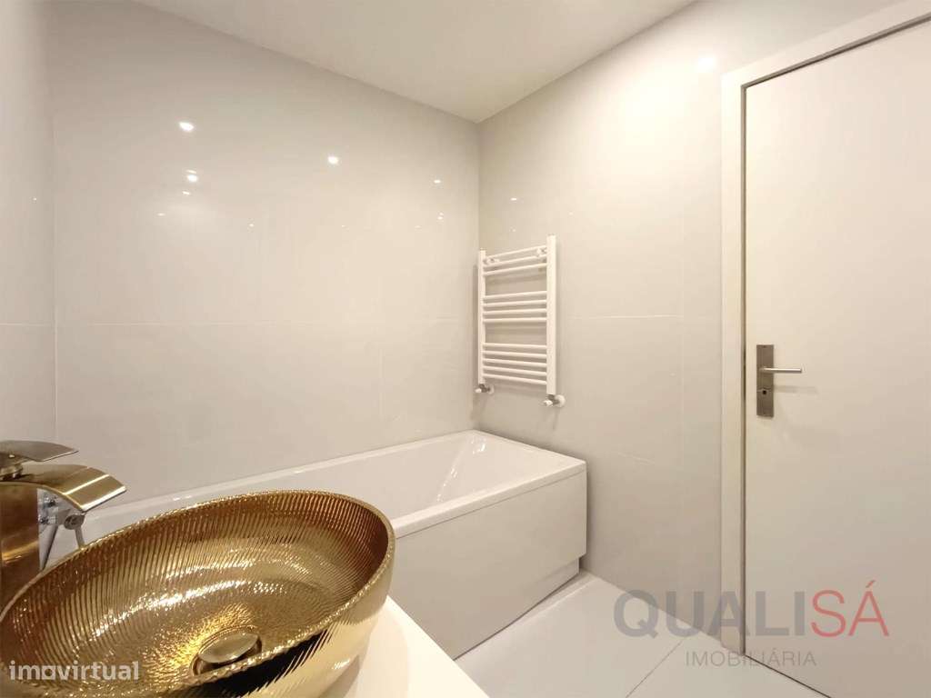 Apartamento T3 de gaveto com varandas, garagem fechada e excelentes...-24