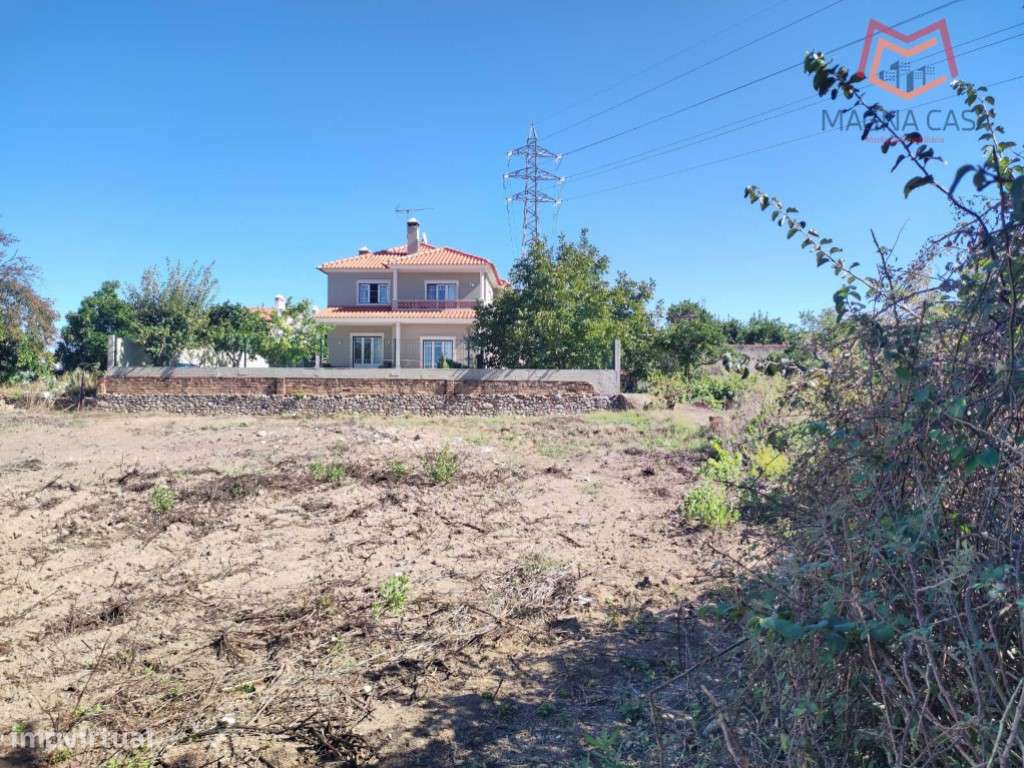 Moradia em Propriedade Total com 3 apartamentos T3, + 1 apartamento...-12