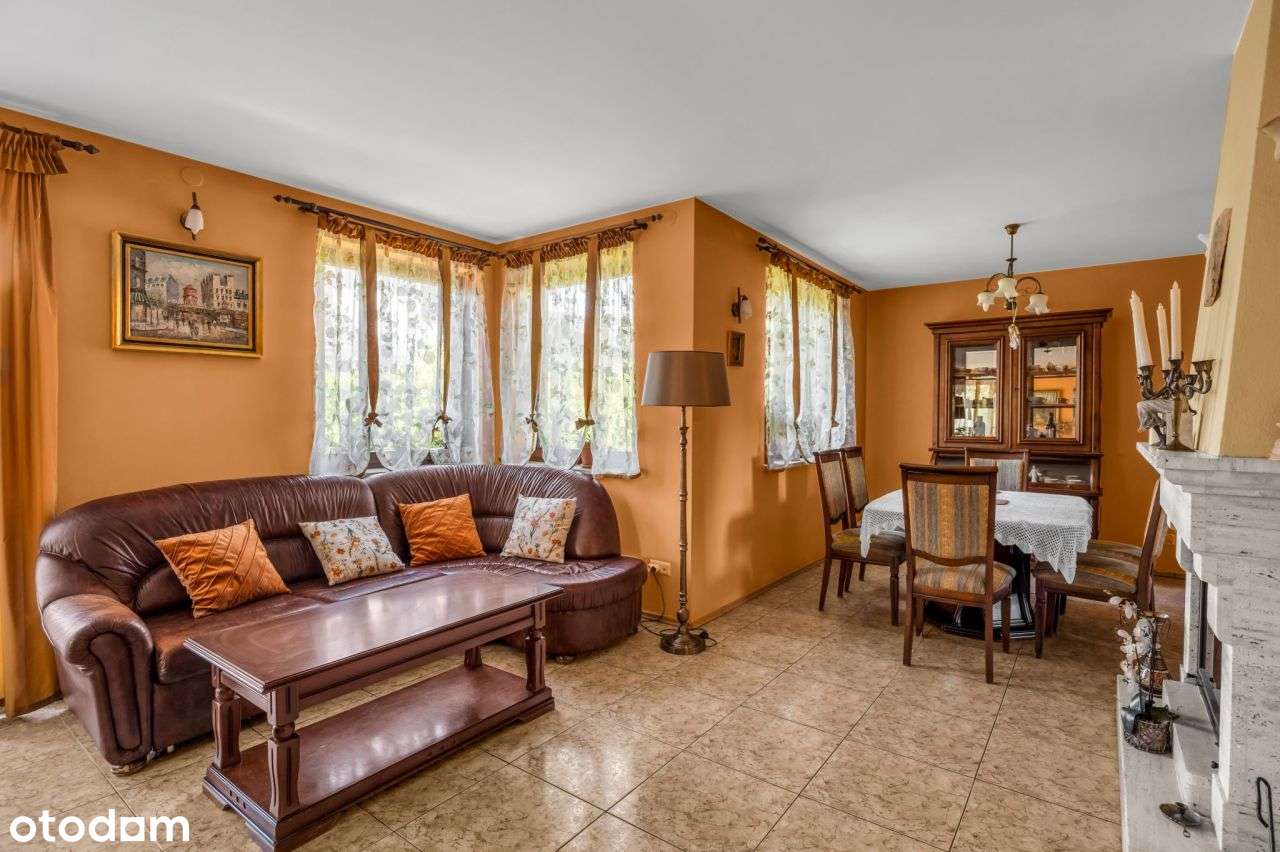 Przestronny dom z zagospodarowaną działką-10