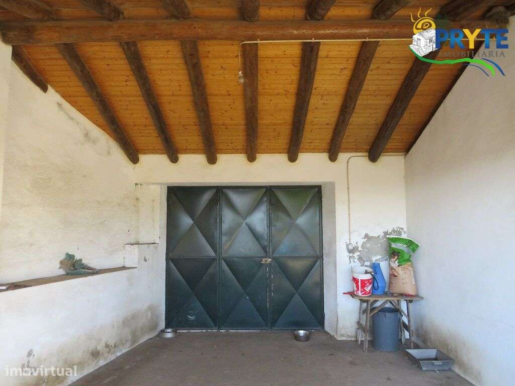 Moradia de tipologia T4 situada em Figueiró dos Vinhos-34