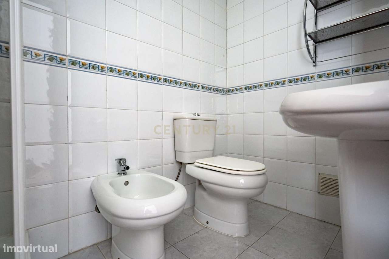 Apartamento T3 com elevador e garagem no centro da Lousã-10